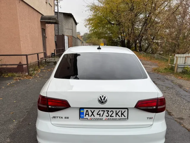 Volkswagen Jetta - фото 5