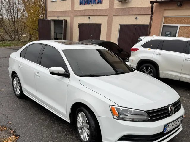 Volkswagen Jetta - фото 2