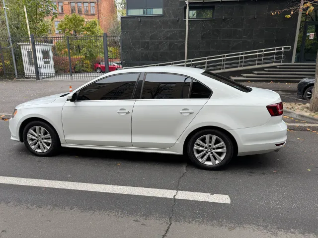 Volkswagen Jetta - фото 3