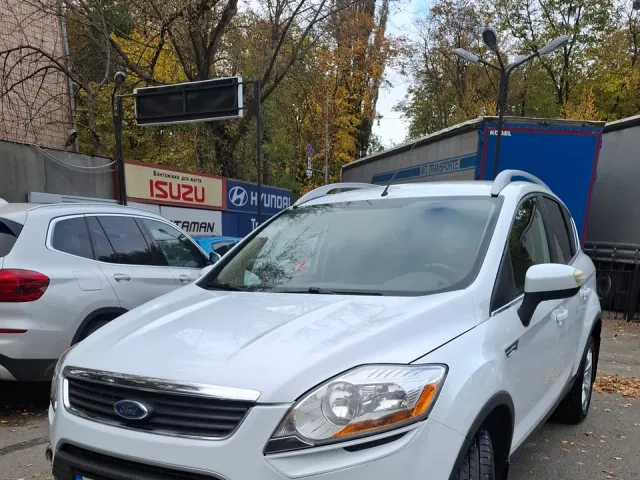 Ford Kuga - фото 1