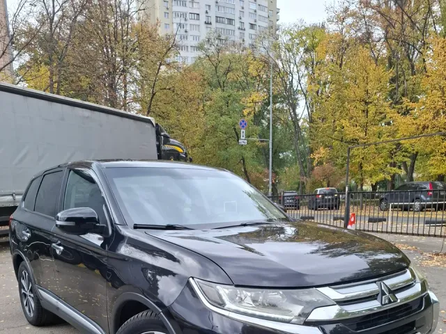 Mitsubishi Outlander - фото 3