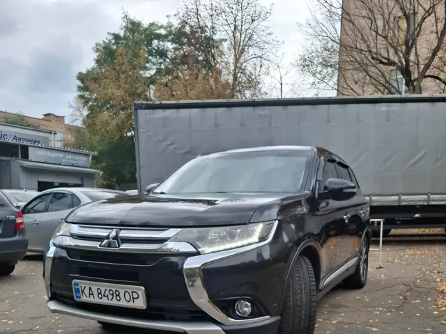 Mitsubishi Outlander - фото 1