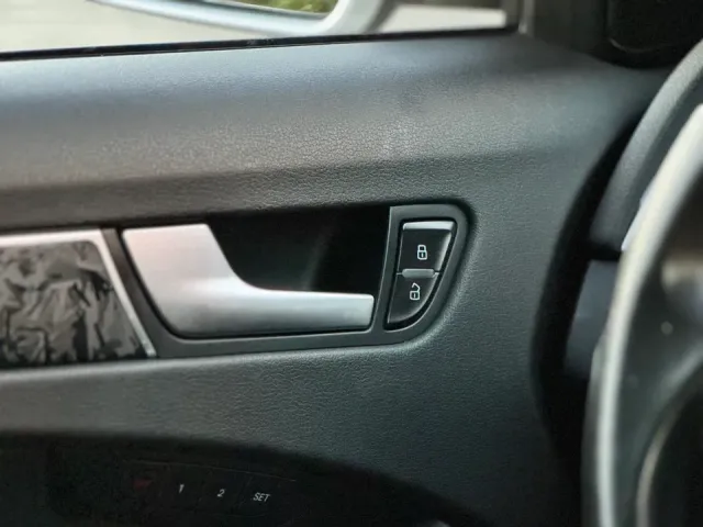 Audi A4 - фото 5