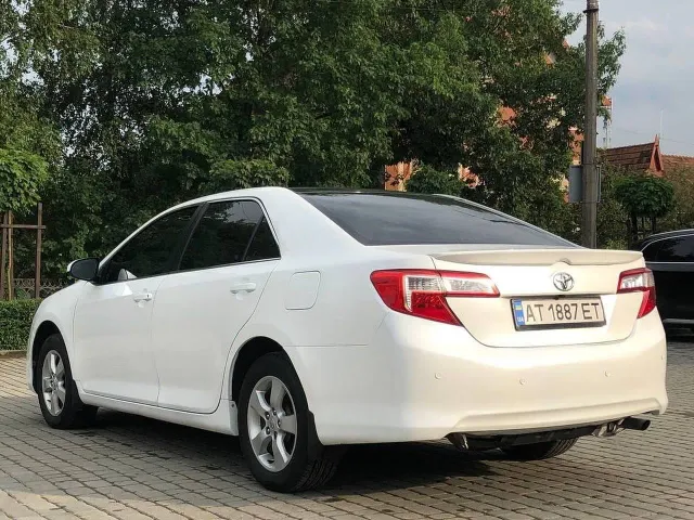 Toyota Camry - фото 4