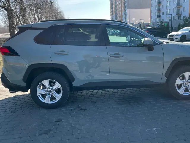 Toyota RAV4 - фото 2