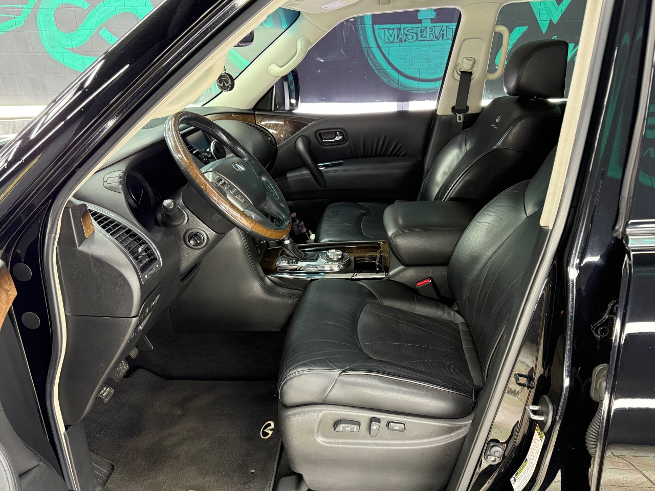 Infiniti QX56 - фото 3