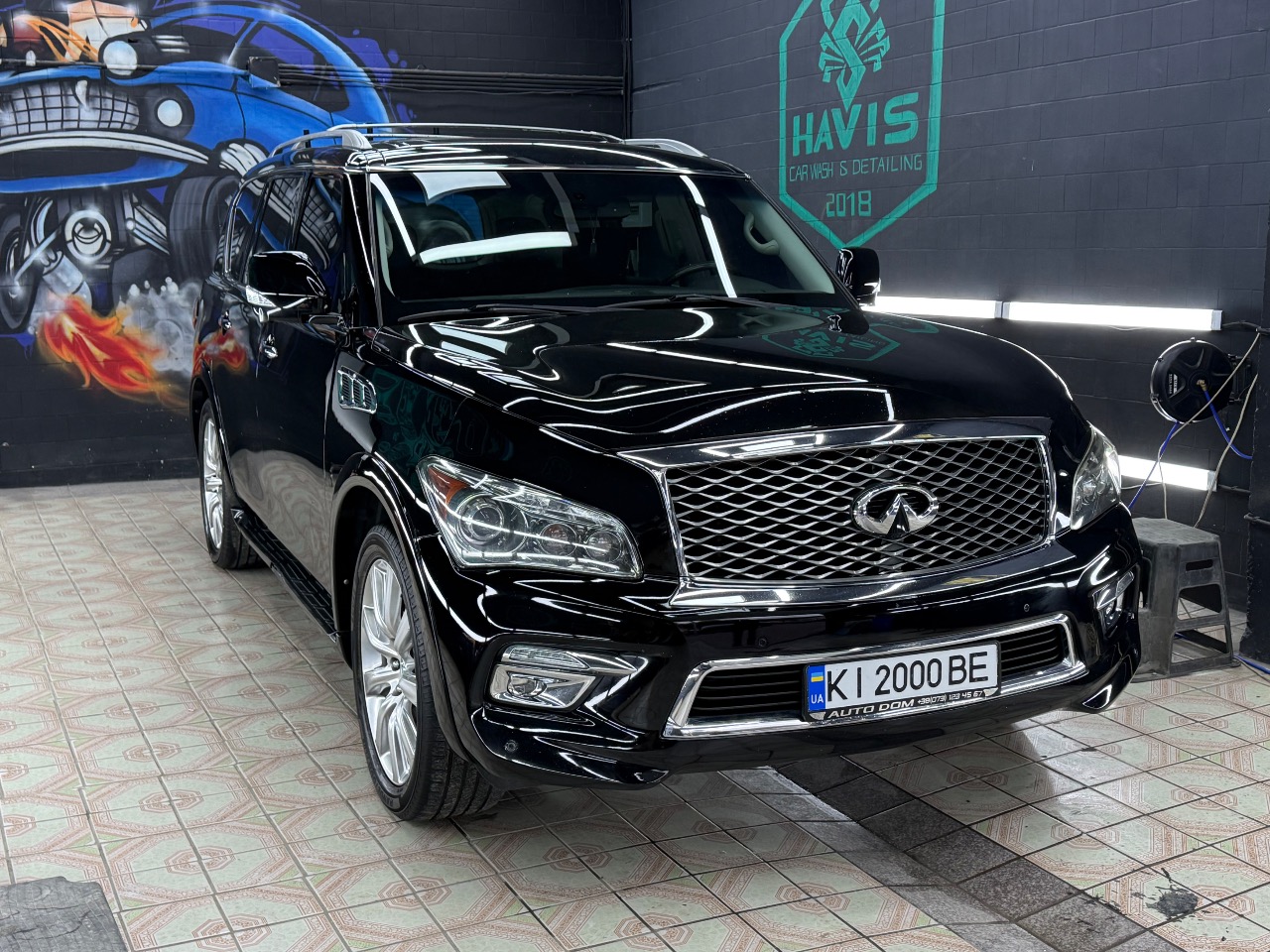 Infiniti QX56 - фото 4