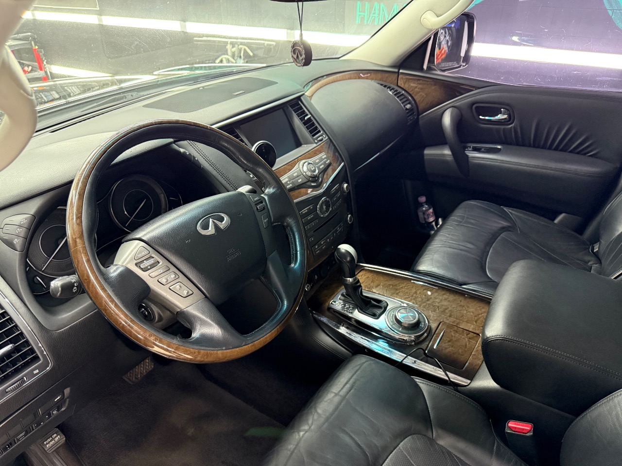 Infiniti QX56 - фото 1