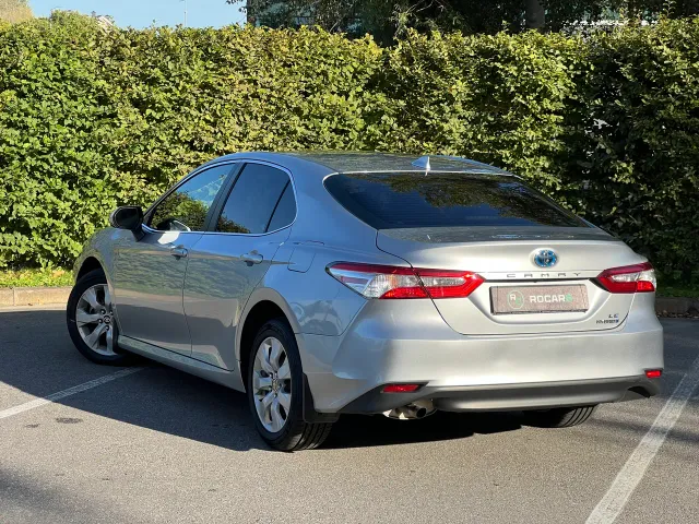 Toyota Camry - фото 4