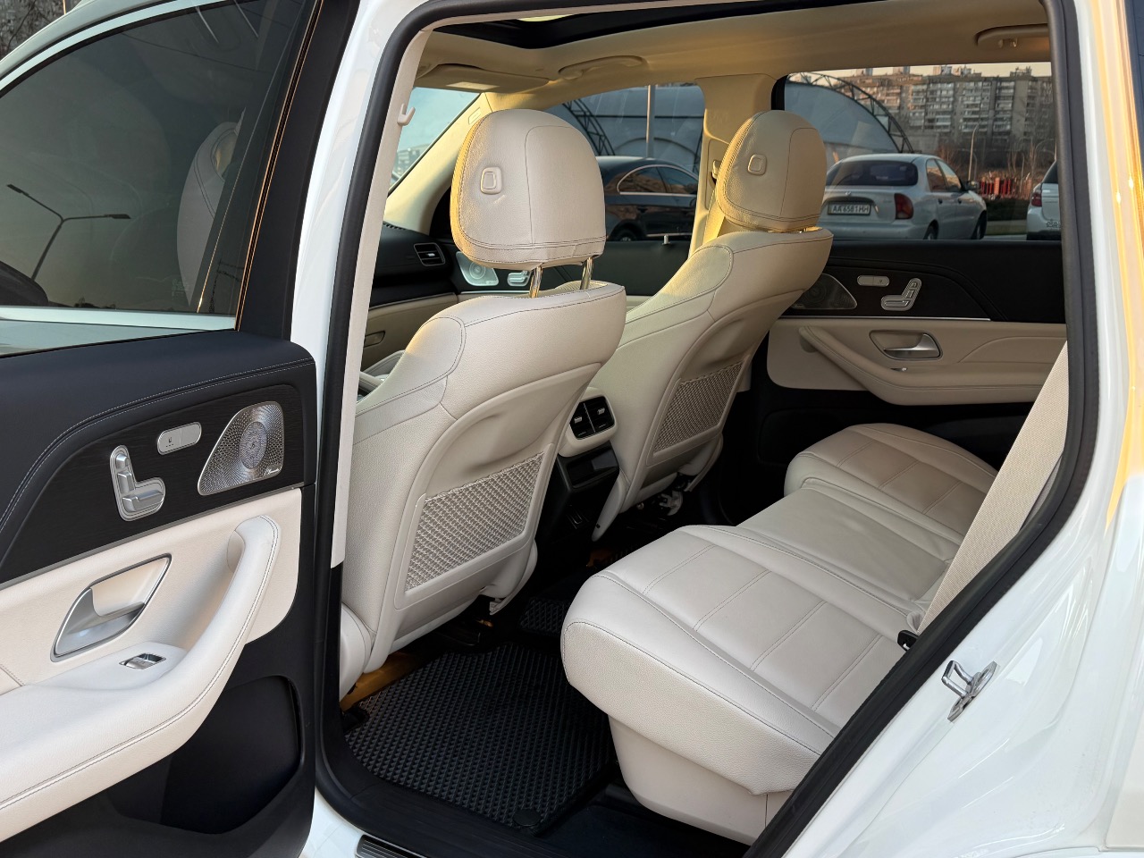 Mercedes-Benz GLS - фото 4