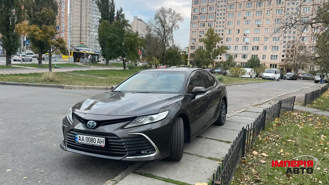Toyota Camry - фото 2