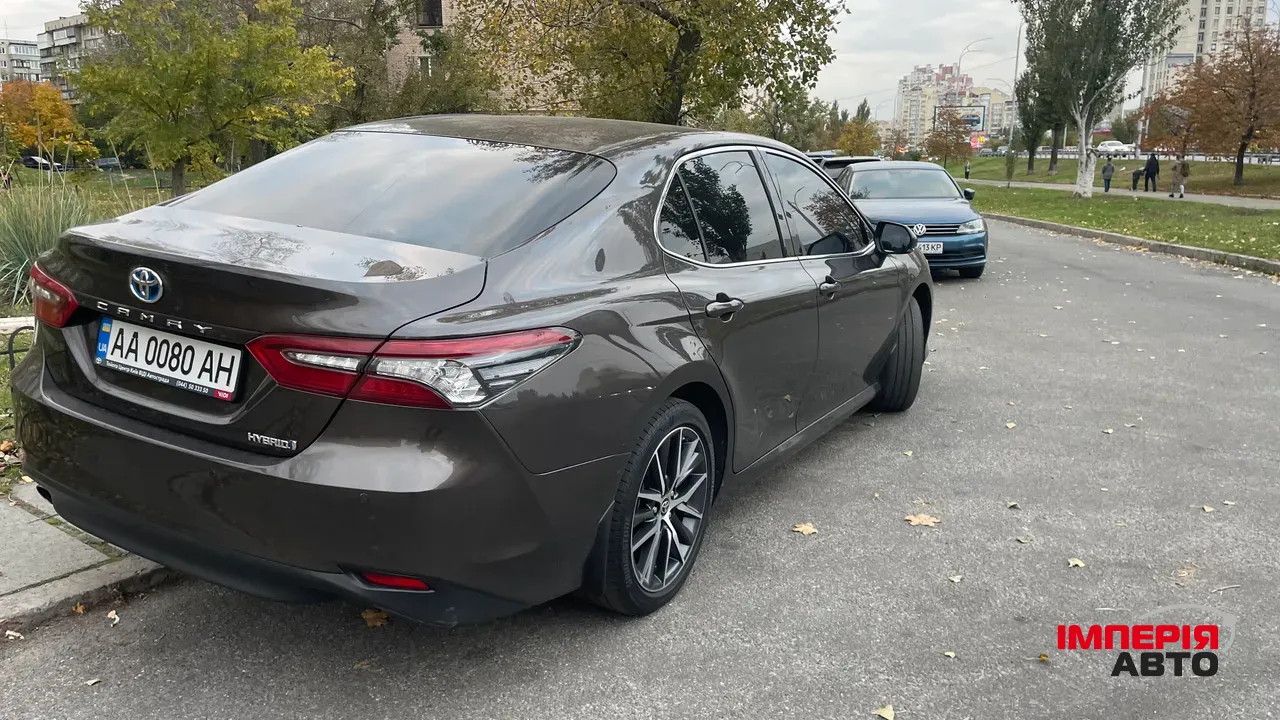Toyota Camry - фото 3