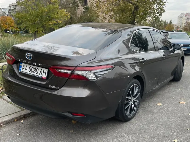 Toyota Camry - фото 2