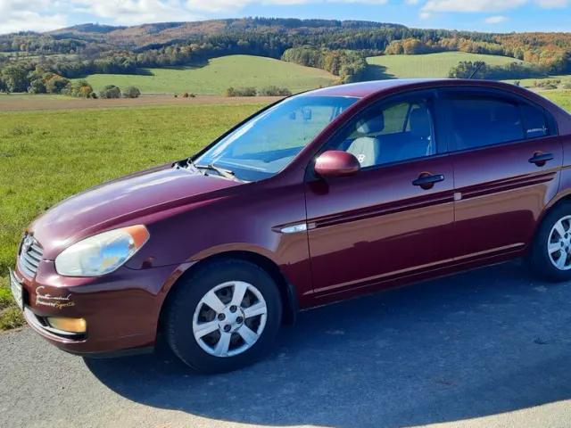 Hyundai Accent - фото 1