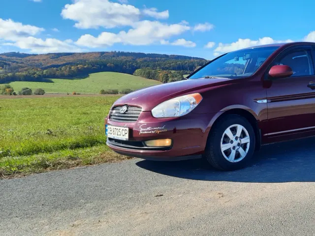 Hyundai Accent - фото 3