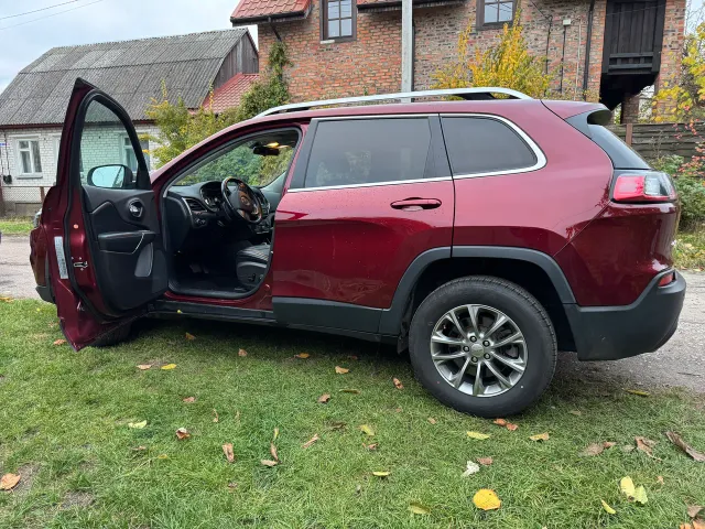 Jeep Cherokee - фото 4