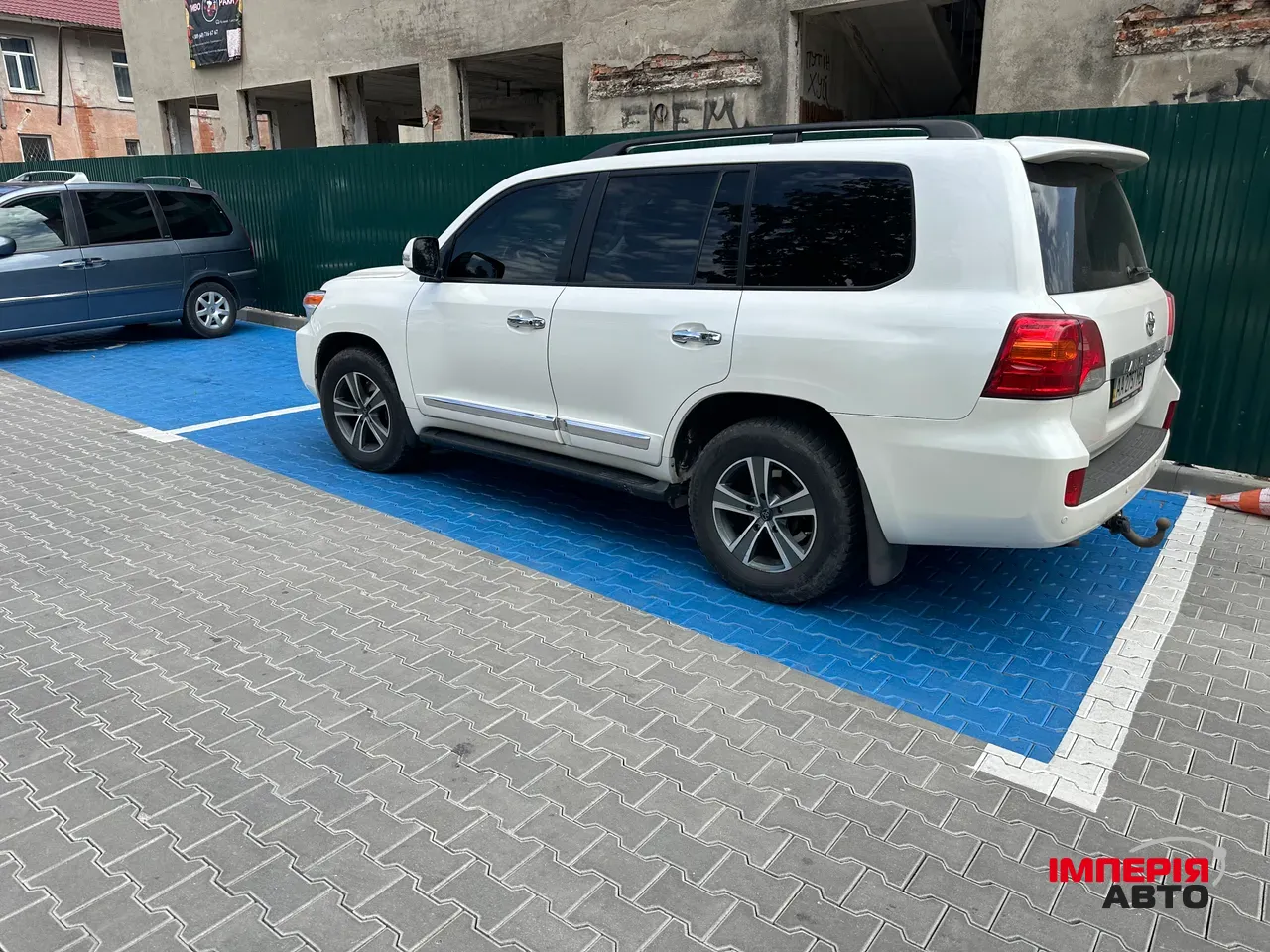 Toyota Land Cruiser - фото 1