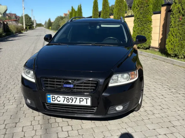 Volvo V50 - фото 1
