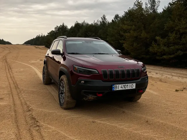 Jeep Cherokee - фото 3