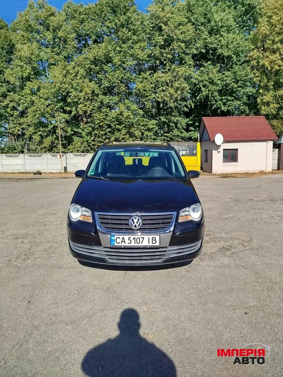 Volkswagen Touran - фото 1