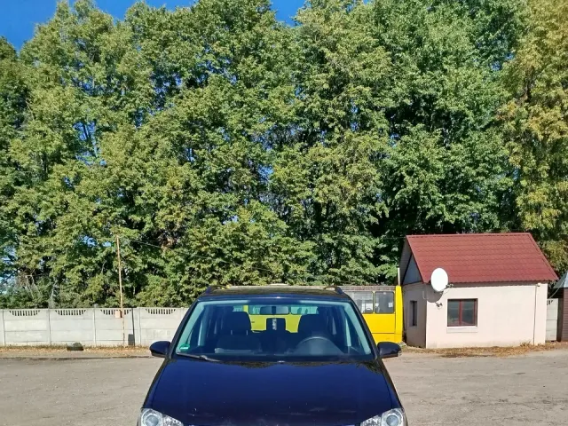 Volkswagen Touran - фото 1