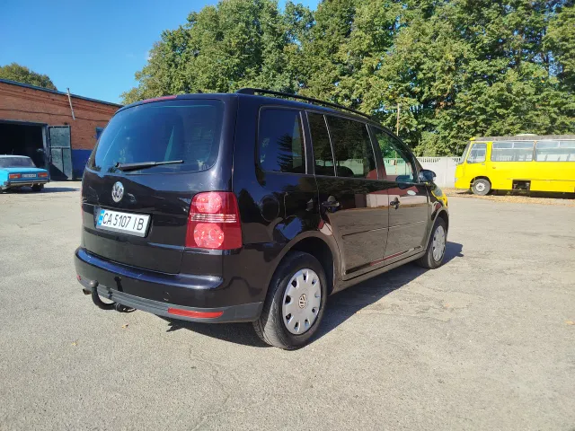 Volkswagen Touran - фото 4