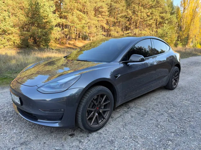 Tesla Model 3 - фото 1