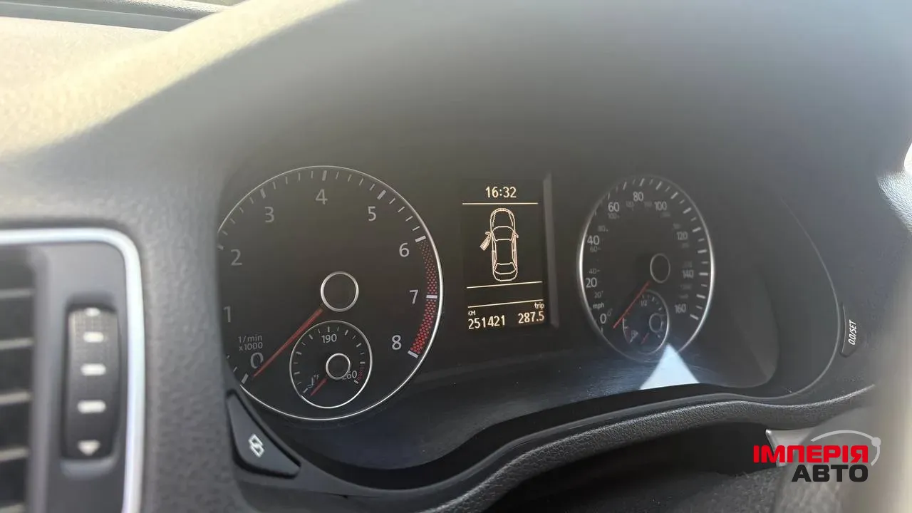 Volkswagen Passat - фото 12