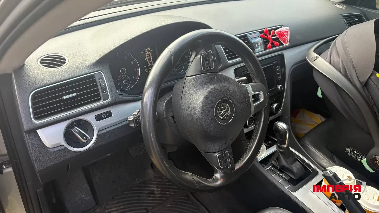 Volkswagen Passat - фото 10