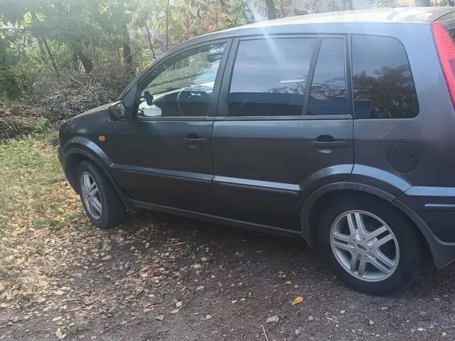 Ford Fusion - фото 1