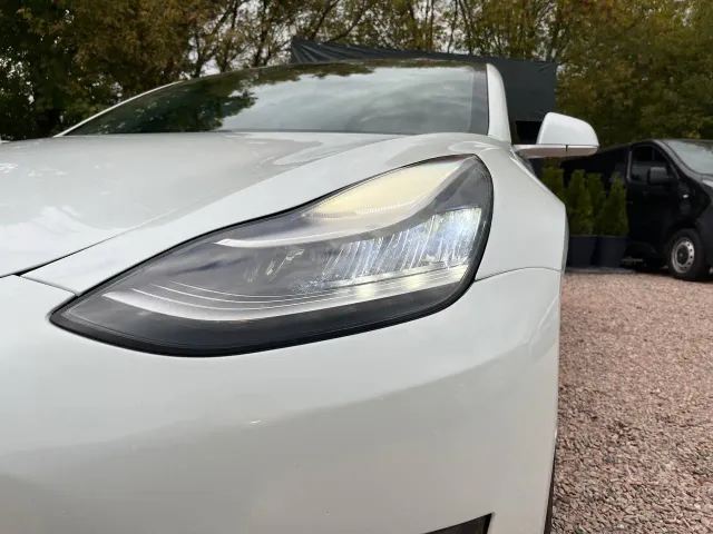 Tesla Model 3 - фото 3