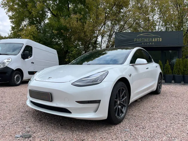 Tesla Model 3 - фото 2