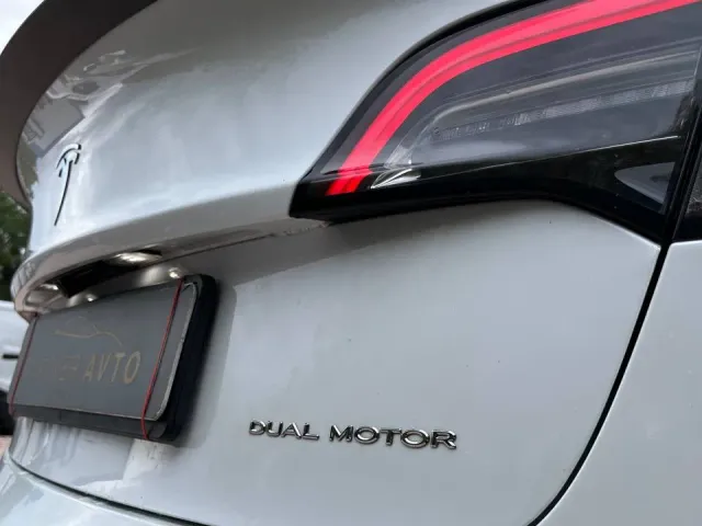 Tesla Model 3 - фото 5