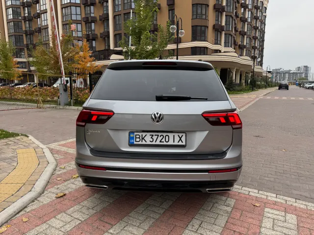 Volkswagen Tiguan - фото 4