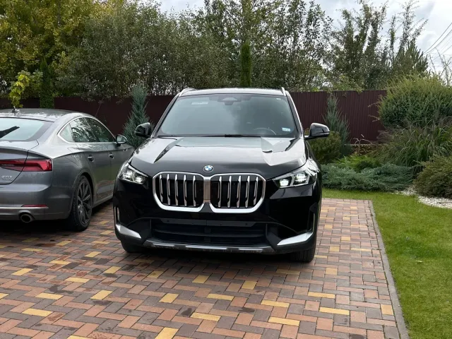 BMW X1 - фото 1