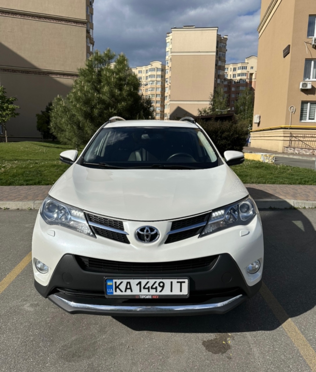 Toyota RAV4 - фото 1