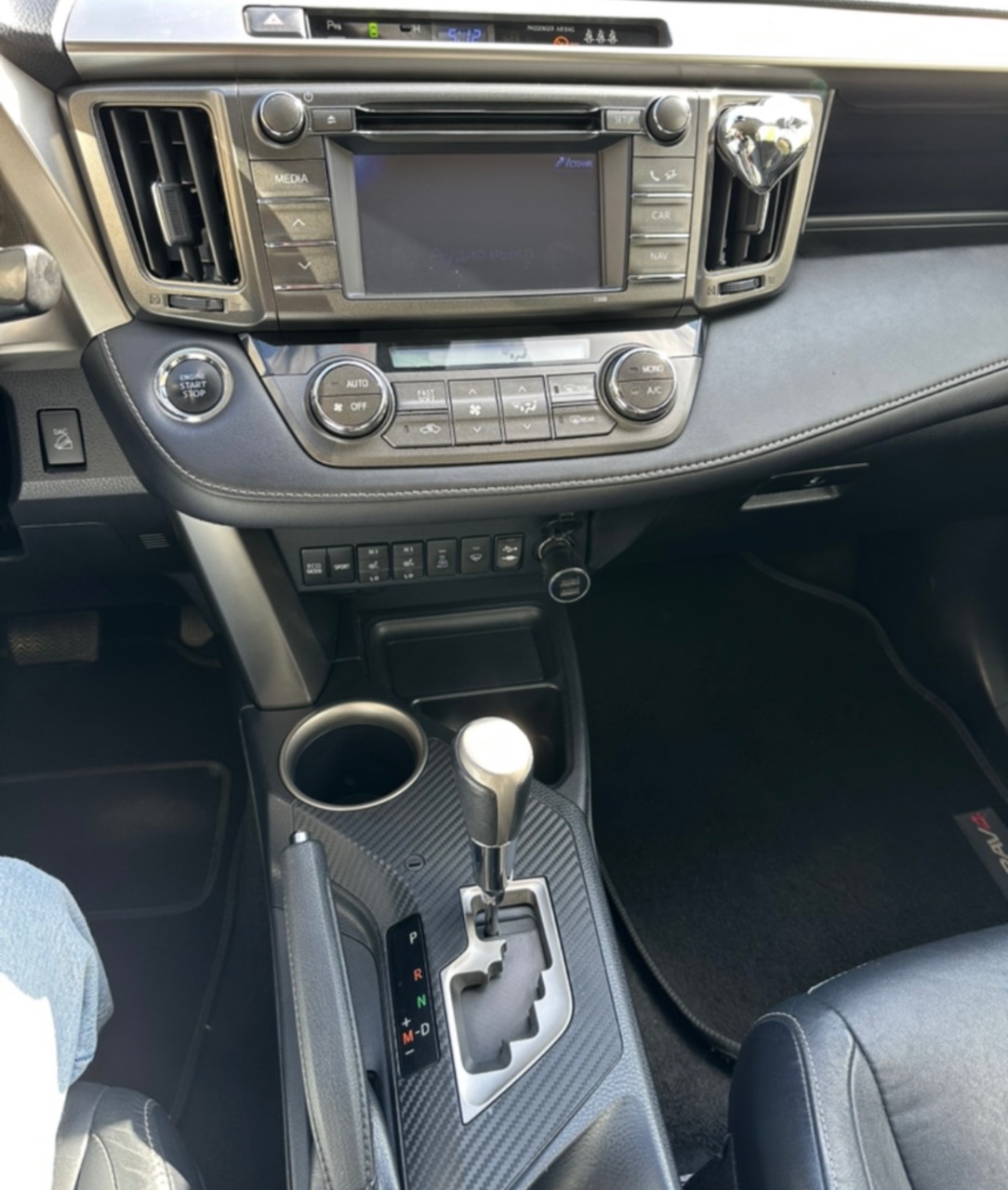 Toyota RAV4 - фото 4