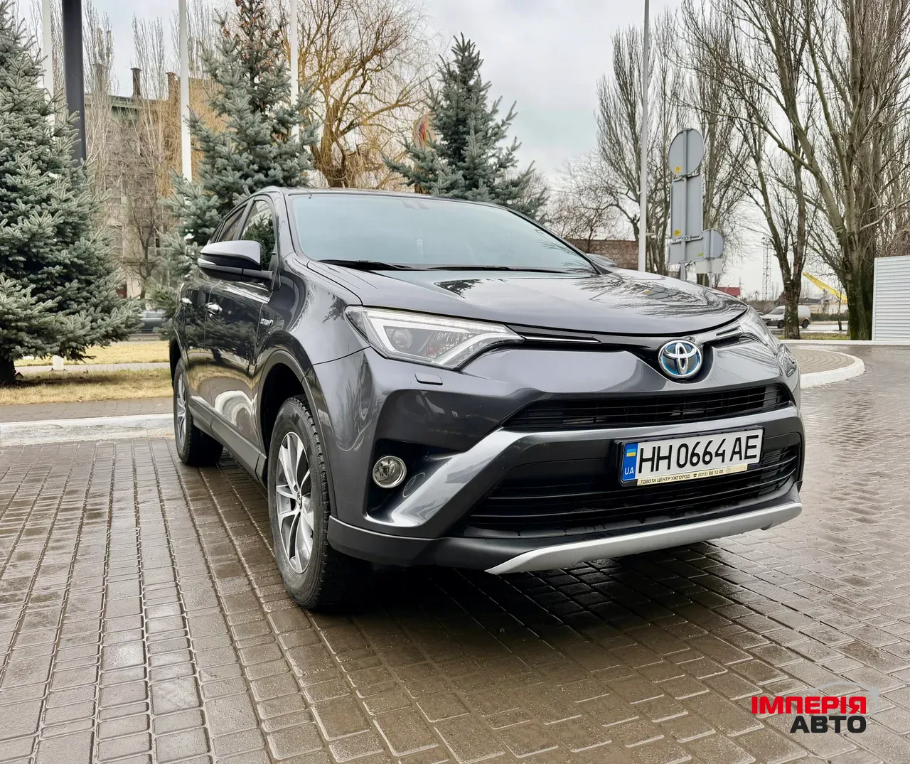 Toyota RAV4 - фото 4
