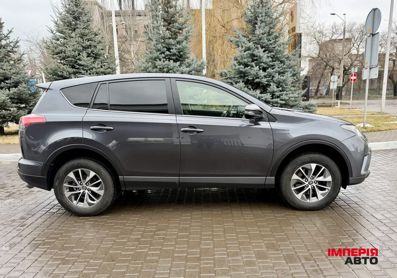Toyota RAV4 - фото 7