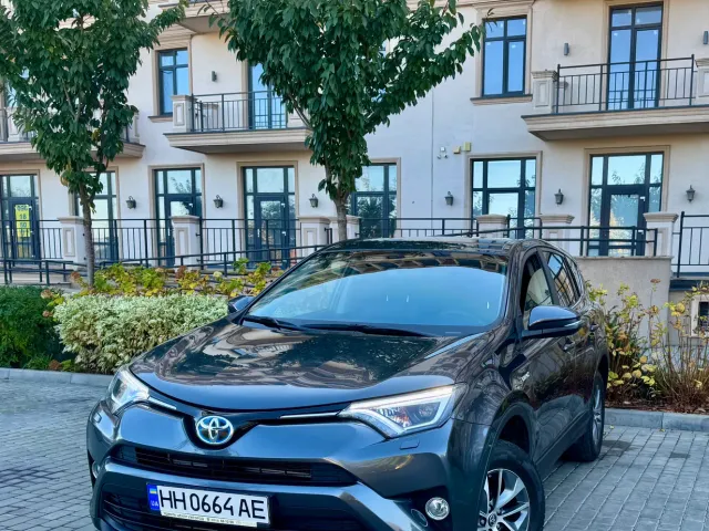 Toyota RAV4 - фото 4