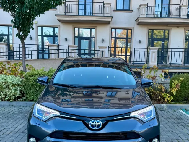 Toyota RAV4 - фото 2