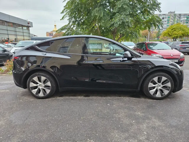 Tesla Model Y - фото 3