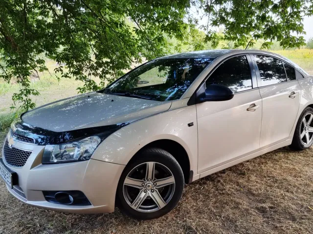 Chevrolet Cruze - фото 1
