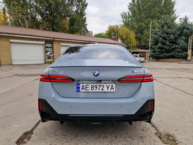 BMW i5 - фото 5