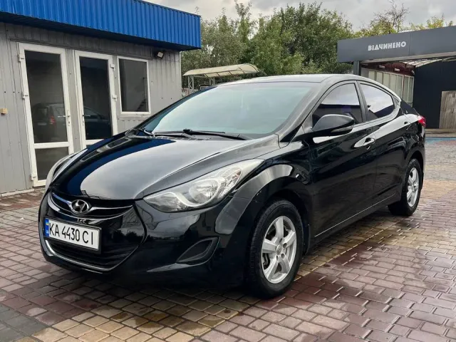Hyundai Elantra - фото 1