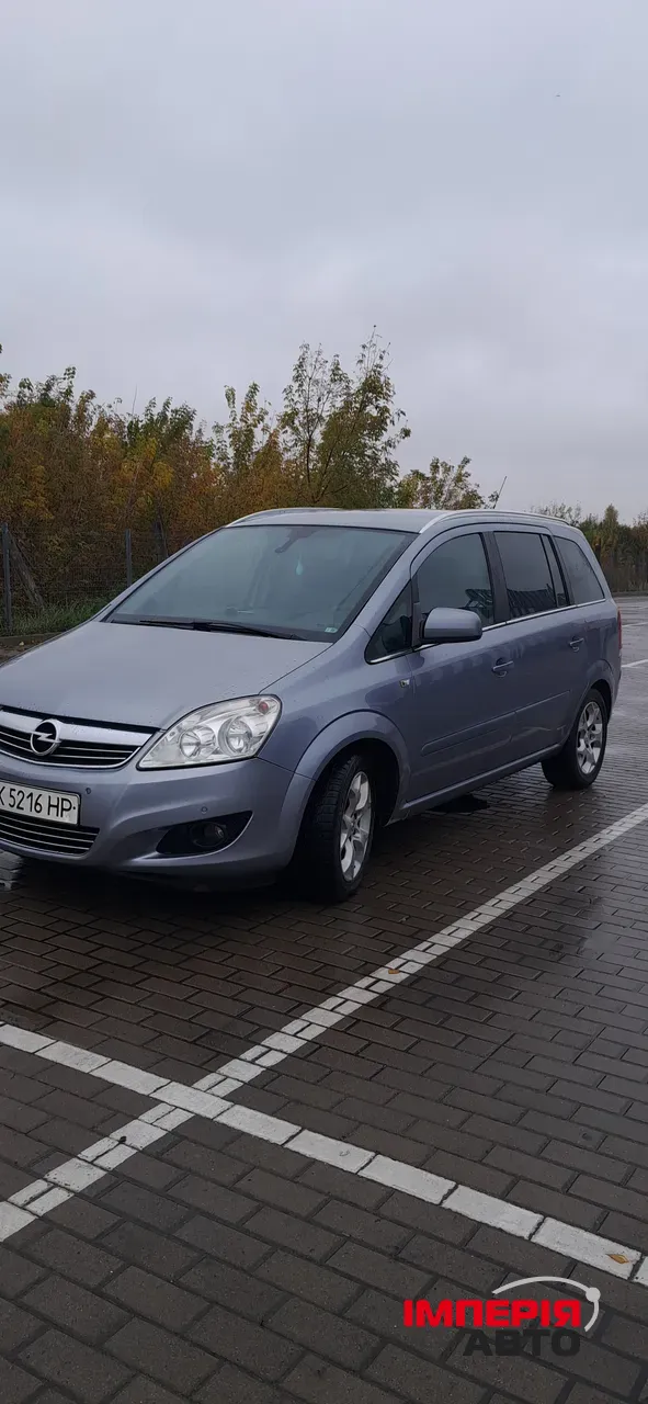 Opel Zafira - фото 1