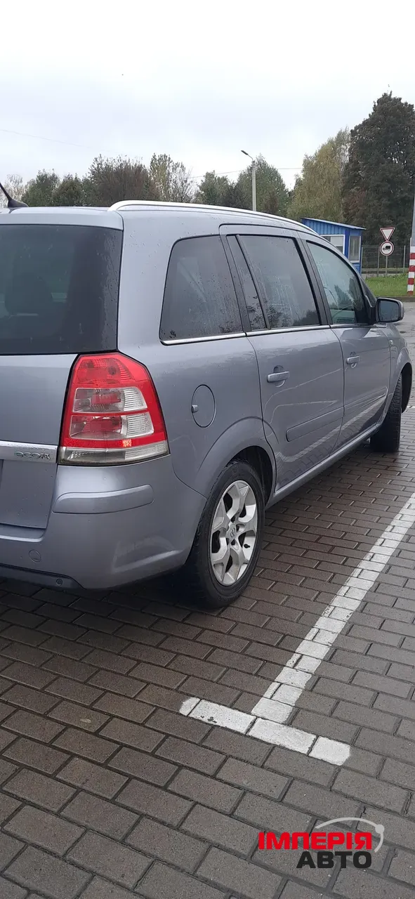 Opel Zafira - фото 6