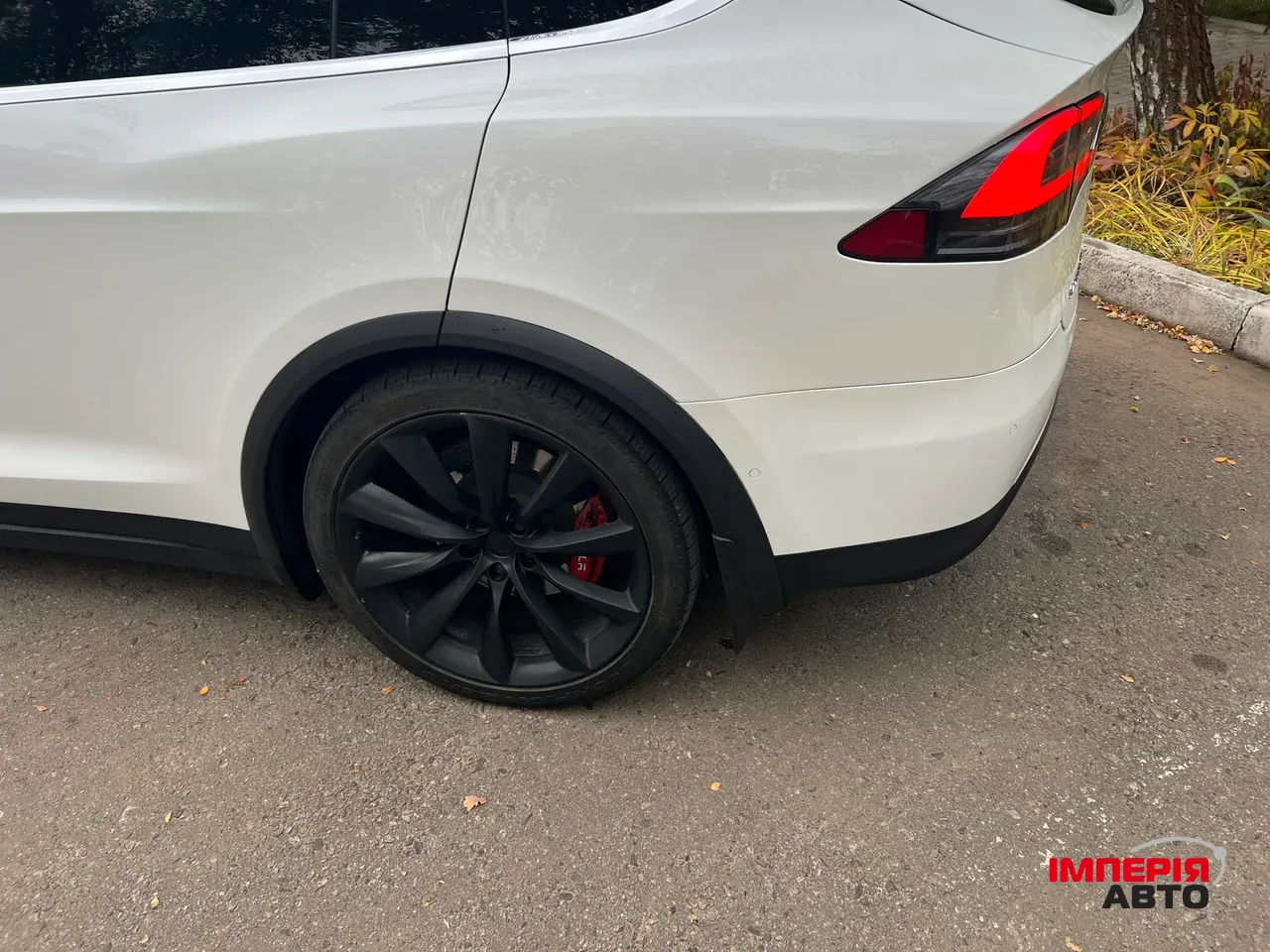 Tesla Model X - фото 8