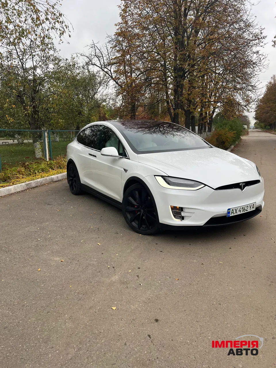 Tesla Model X - фото 12