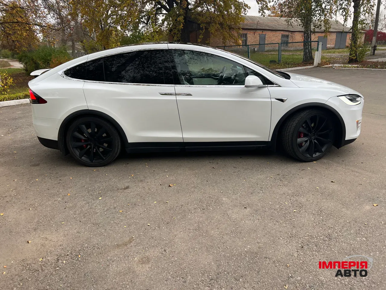 Tesla Model X - фото 13